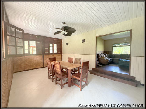   A VENDRE A SINNAMARY UNE MAGNIFIQUE MAISON T6 DE 122 m� SUPERFICIE TERRAIN 3,5 HECTARES - AU PRIX DE 249 000 � Maison - 6 pi�ce(s) - 123 m�