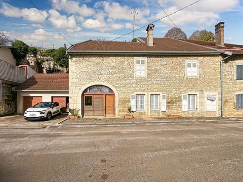   Port-Lesney - Maison en pierre de caract�re - 215 m� habitables - 8 pi�ces - 3 chambres- Terrain 944 m� Maison - 6 pi�ce(s) - 215 m�