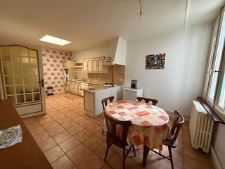  Immeuble � vendre 15 + pi�ces 353 m�