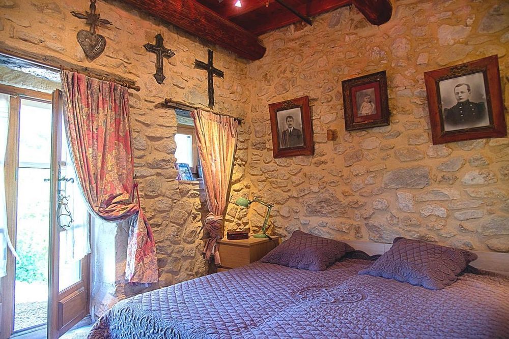 � vendre  Propri�t�/ch�teau Uz�s (30700)