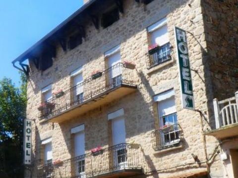   Murs commerciaux H�tel restaurant Maison - 15 + pi�ce(s) - 576 m�