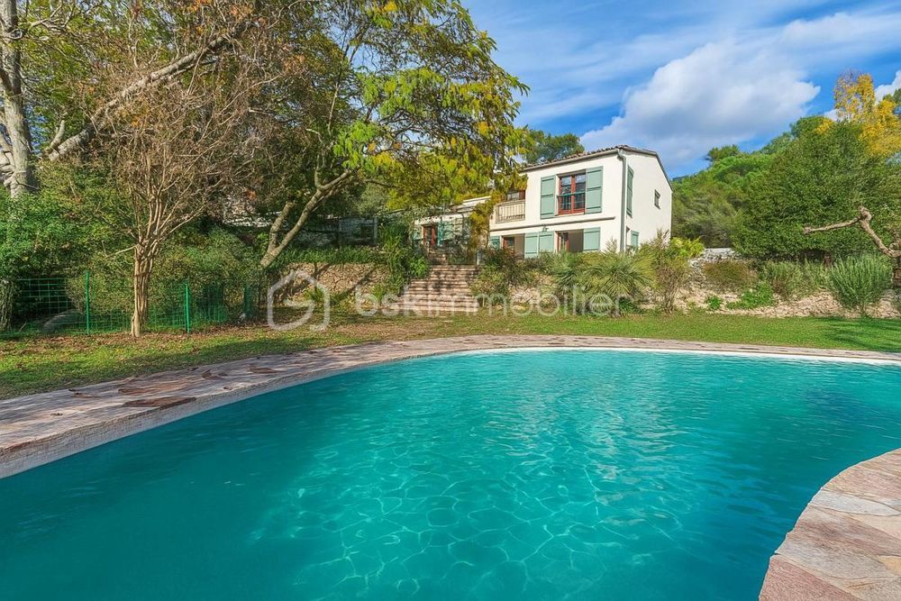 � vendre  Propri�t�/ch�teau M�ounes-l�s-Montrieux (83136)