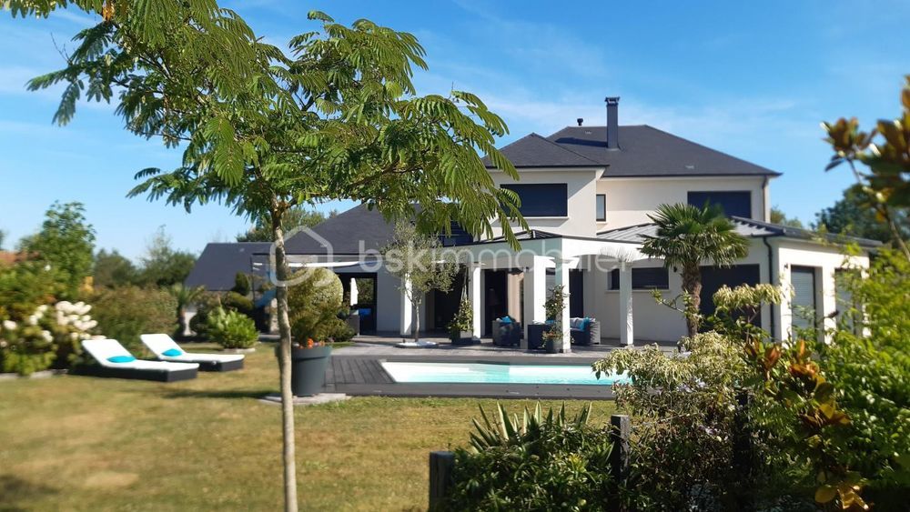 � vendre  Propri�t�/ch�teau Livarot (14140)