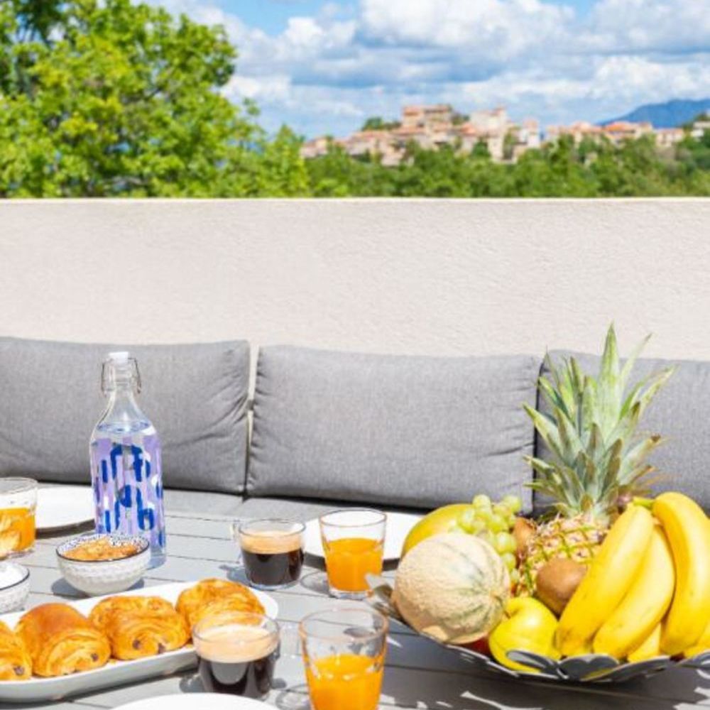 � vendre  Villa Mimet (13105)