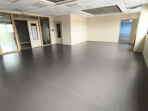 ST DENIS LES BOURG - Local d'activit&eacute;s 1410 01000 Saint denis les bourg