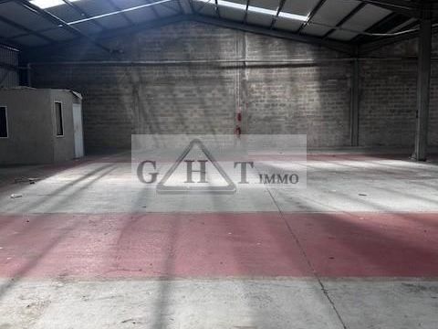 À LOUER ENTREPOT 1100 M² HAUTEUR 6 METRES ACCES POIDS LOURDS 6500 77170 Servon