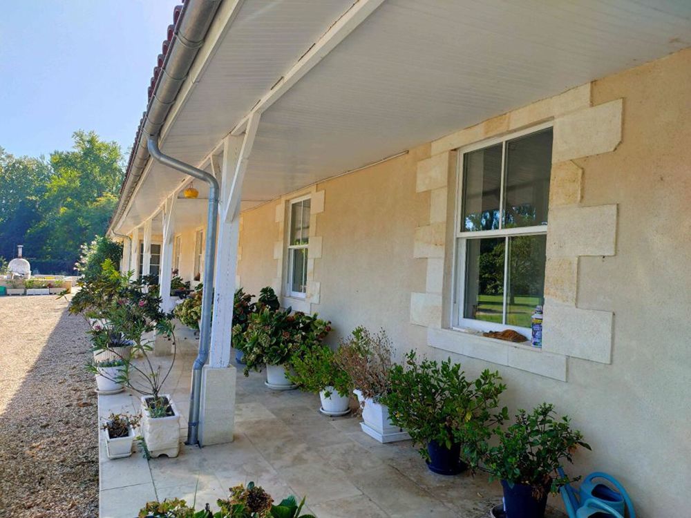 � vendre  Propri�t�/ch�teau Saint-Seurin-de-Prats (24230)