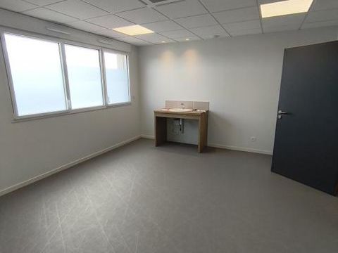 ST CYR SUR MENTHON - Cabinet 62.45 m&sup2; 977 01000 Saint cyr sur menthon