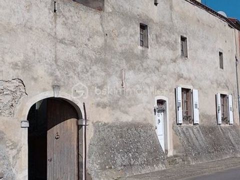   Maison de caract�re avec cour et d�pendances Maison - 6 pi�ce(s) - 135 m�