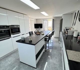  Maison � vendre 6 pi�ces 165 m�