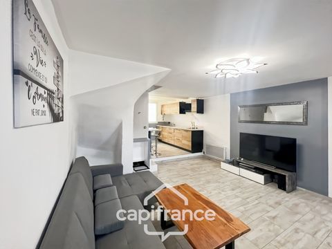   SAINT CANNAT village : Maison de  famille enti�rement RENOVEE  DE 112 M2 environ , avec  cour ext�rieure,  2 niveaux , 4 chambre Maison - 5 pi�ce(s) - 112 m�