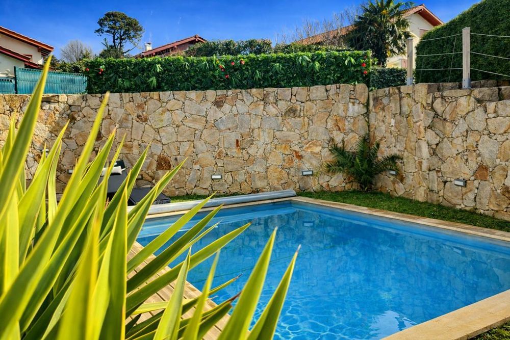 � vendre  Propri�t�/ch�teau Gu�thary (64210)