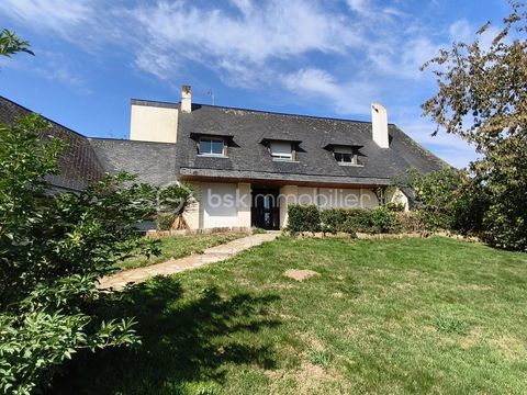   JAVRON-LES-CHAPELLES - MAISON D'ARCHITECTE DE 312 M2 AVEC PLUS D'1 HECTARE DE TERRAIN Maison - 13 pi�ce(s) - 312 m�
