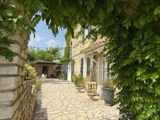  Maison � vendre 11 pi�ces 329 m�