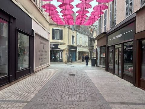 Local/bureau &agrave; louer MONTLUCON (03) local commercial 700 03100 Montlucon