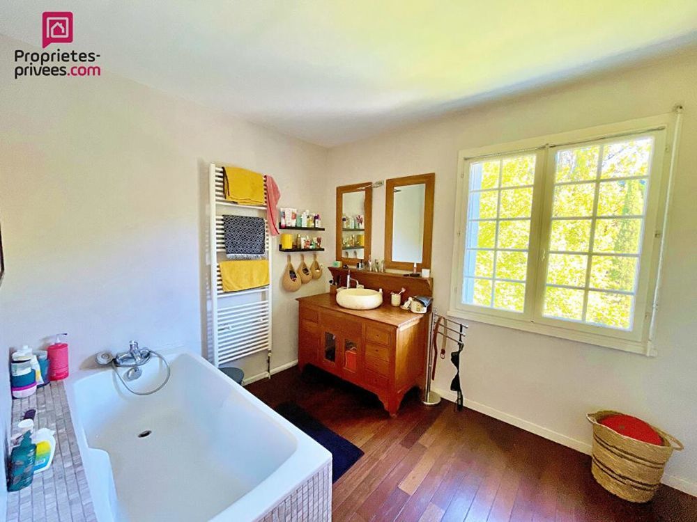 � vendre  Propri�t�/ch�teau Yvrac (33370)