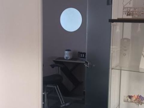 Local commercial sur axe tr&egrave;s passant 737 12000 Rodez