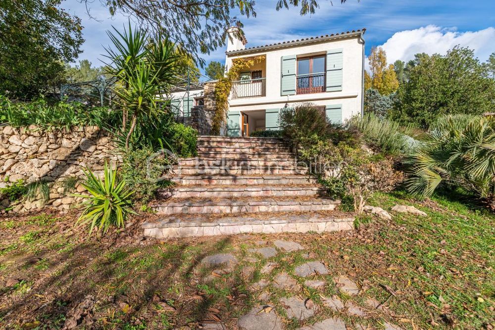 � vendre  Propri�t�/ch�teau M�ounes-l�s-Montrieux (83136)