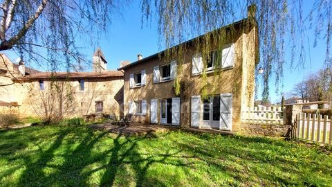   Maison au centre du village Prats du P�rigord, 92m2, 4 pi�ces, 3 chambres, jardin, puits, grange avec fort potentiel Maison - 4 pi�ce(s) - 92 m�