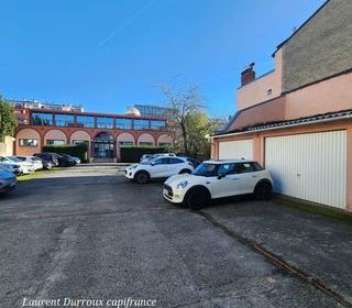  Immeuble � vendre 15 + pi�ces 710 m�