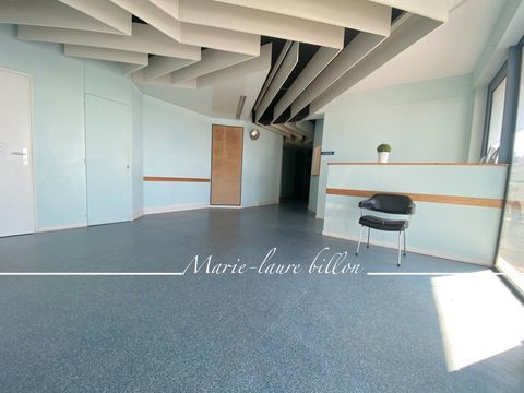 Local/bureau &agrave; vendre SAINT GILLES CROIX DE VIE (85), local &agrave; usage professionnel ou de commerce 300000 85800 Saint gilles croix de vie