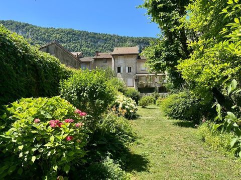   Appartements  vendre 7 pices NANTUA (01) Appartement - 7 pice(s) - 198 m