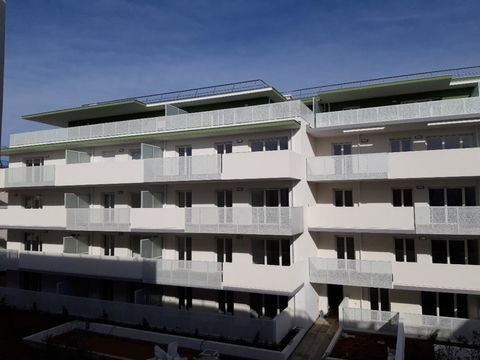   T3 avec balcon et parking au LAVANDOU Appartement - 3 pi�ce(s) - 58 m�