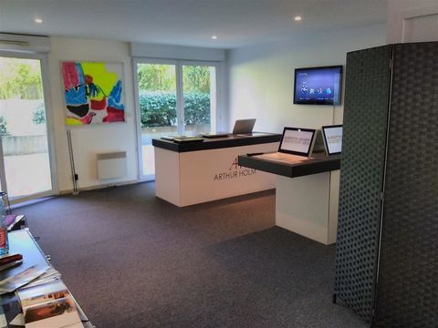 Bureaux &agrave; proximit&eacute; du Bois de Vincennes avec une terrasse de 40m&sup2; sur jardin 1318 94120 Fontenay sous bois