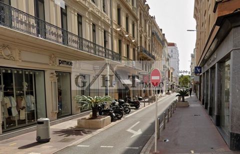 LOCAL CANNES EMPLACEMENT N&deg;1 A LOUER 2900 06400 Cannes
