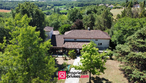   Propri�t� de caract�re avec piscine et d�pendances dans un cadre d'exception Maison - 15 + pi�ce(s) - 420 m�