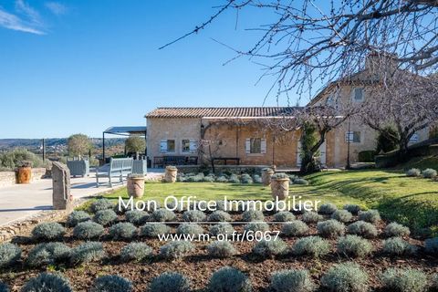  R�f�rence : 6067-ANC - Propri�t� familial d'exception avec vue sur la vall�e du Nord Luberon Propri�t�/ch�teau - 12 pi�ce(s) - 426 m�