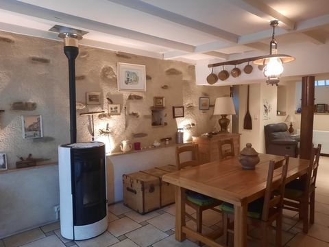   Vaste maison de village - TREBAS LES BAINS Maison - 8 pi�ce(s) - 205 m�