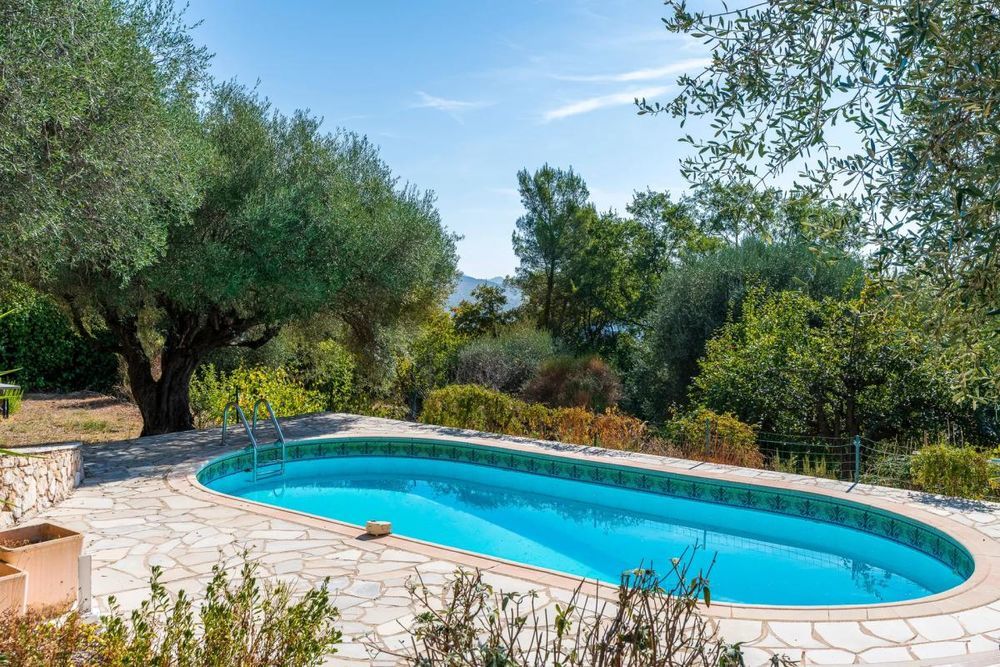 � vendre  Maison Gatti�res (06510)