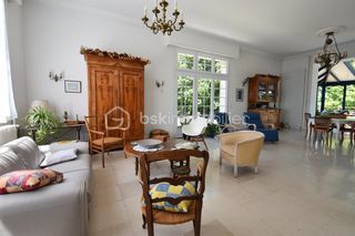  Propri�t�/ch�teau � vendre 11 pi�ces 303 m�