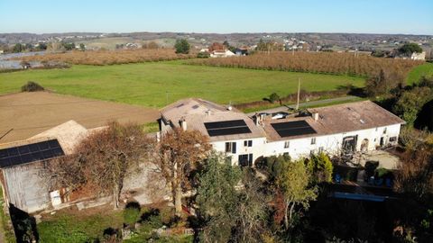   Domaine � vendre comprenant, une maison, des chambres d'h�tes et 2 appartements sur plus d'un hectare � SAINTE BAZEILLE (47) Propri�t�/ch�teau - 15 + pi�ce(s) - 660 m�