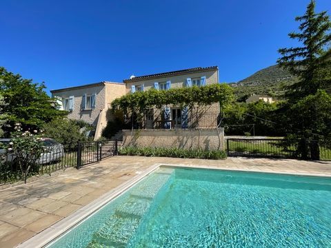   � Vendre � Maison de charme face au Colorado Proven�al � Rustrel, Luberon Maison - 8 pi�ce(s) - 182 m�