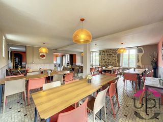  Immeuble � vendre 15 + pi�ces 1500 m�