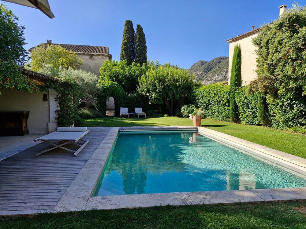 � vendre  Propri�t�/ch�teau Maubec (84660)