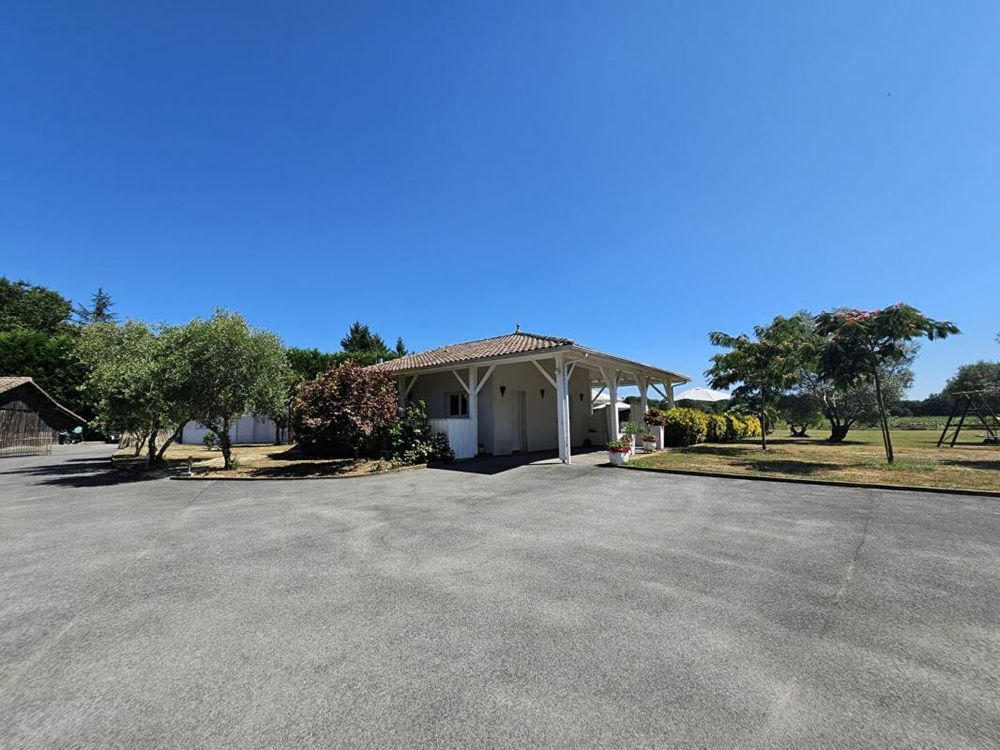 � vendre  Propri�t�/ch�teau Saint-Julien-en-Born (40170)