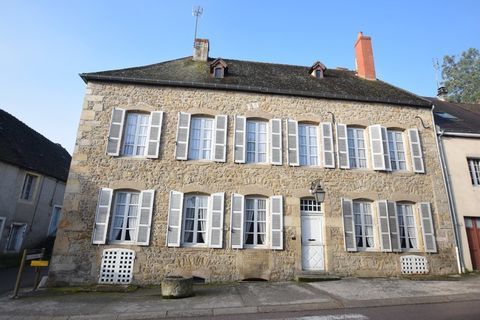   Propriete en pierres de 252 m2, avec d�pendances, � COUCHES avec 1186 m2 de terrain Propri�t�/ch�teau - 10 pi�ce(s) - 252 m�