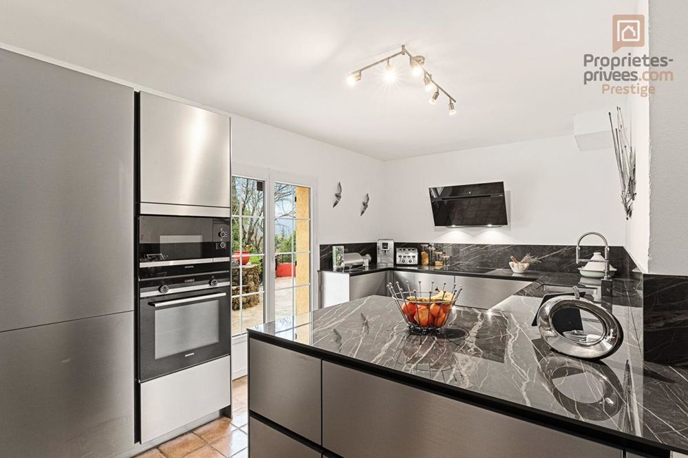 � vendre  Maison Saint-Paul-en-For�t (83440)