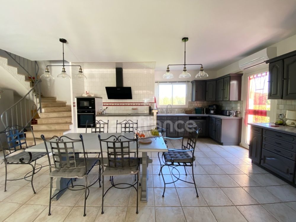 � vendre  Propri�t�/ch�teau Uz�s (30700)