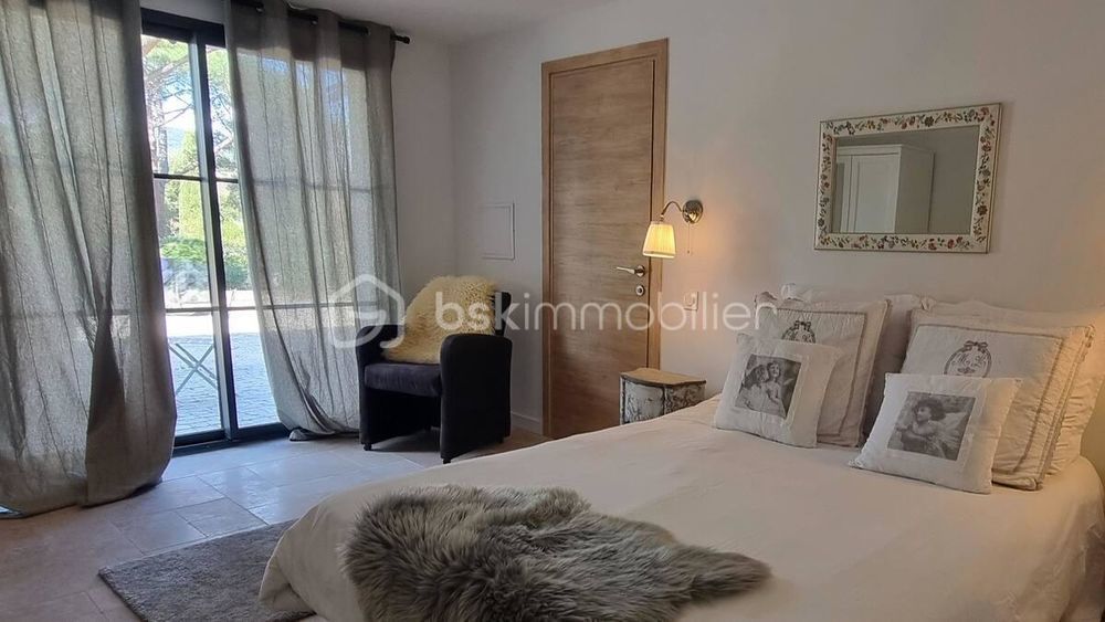 � vendre  Villa Grimaud (83310)