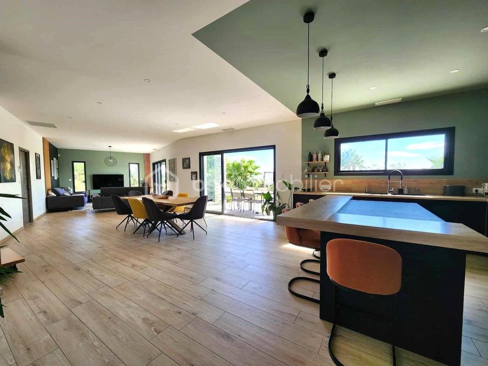 � vendre  Villa Tourbes (34120)