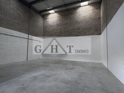 ENTREPOT 233 M² A LOUER BUSSY SAINT MARTIN 2592 77600 Bussy saint martin