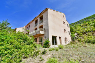  Immeuble � vendre 15 + pi�ces 920 m�