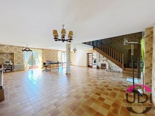  Maison � vendre 5 pi�ces 220 m�