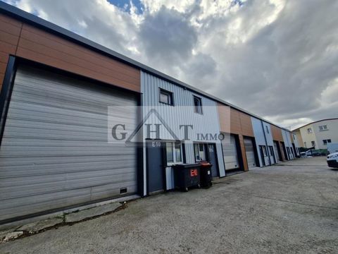 A LOUER 210 M&sup2; ENTREPOT + BUREAUX + TERRAIN A STAINS 2280 93240 Stains