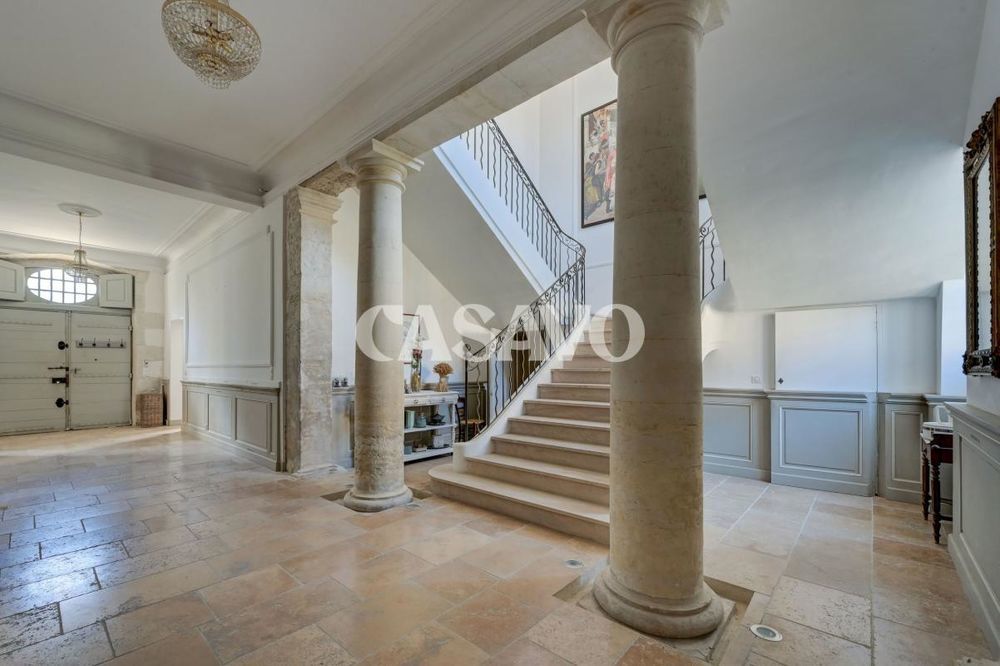 � vendre  Propri�t�/ch�teau Arles (13200)