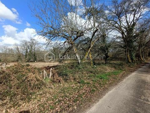 Tr&egrave;s beau terrain constructible de 1 633 m2 &agrave; Larzac 24170 19000 24170 Larzac